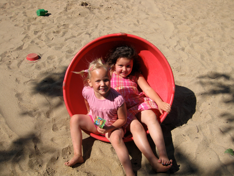 Kinder beim gemeinsamen Spielen